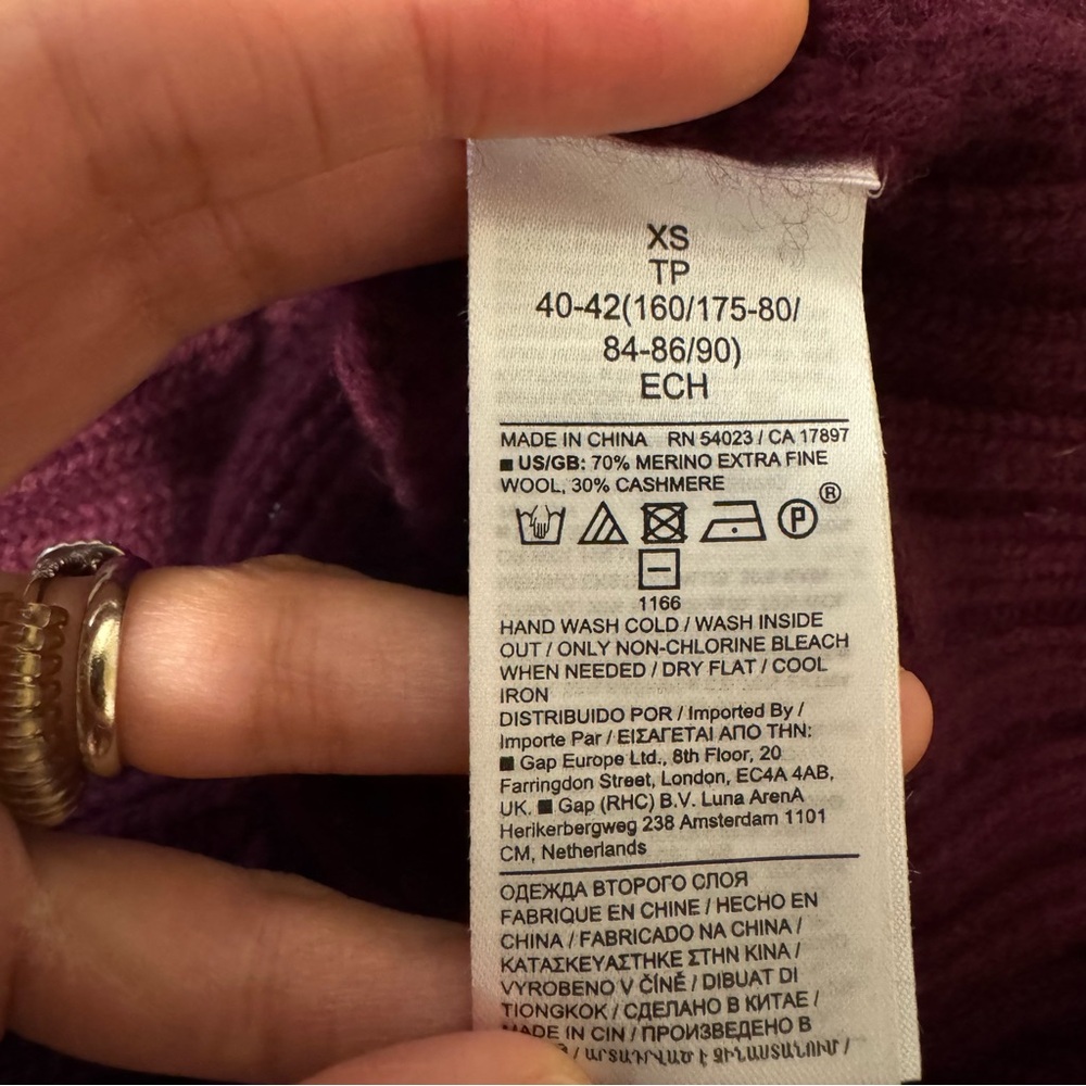 Banana Republic Fuchsia Turtleneck Merino Wool/Cashmere Sweater - Picture 3 of 11